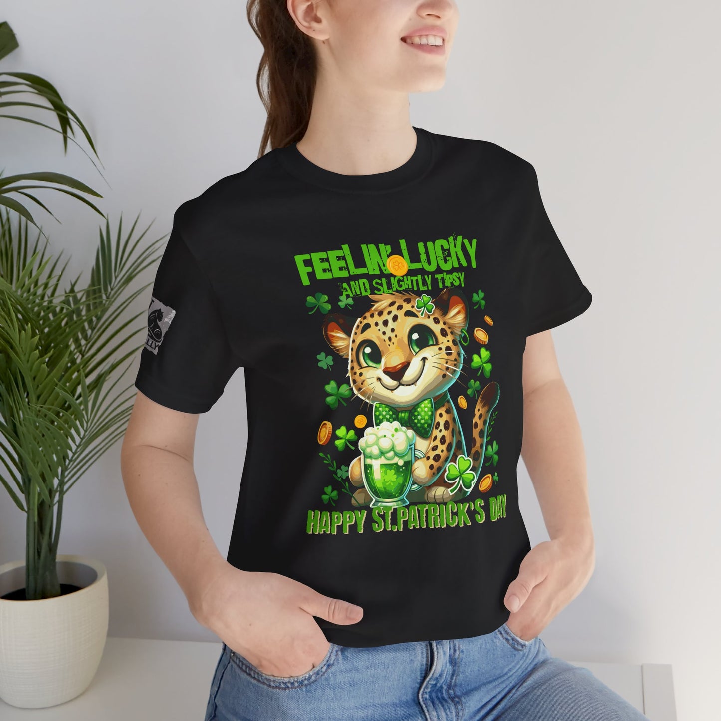 Feelin’ Lucky And Slightly Tipsy – Funny Irish Drinking T-Shirt